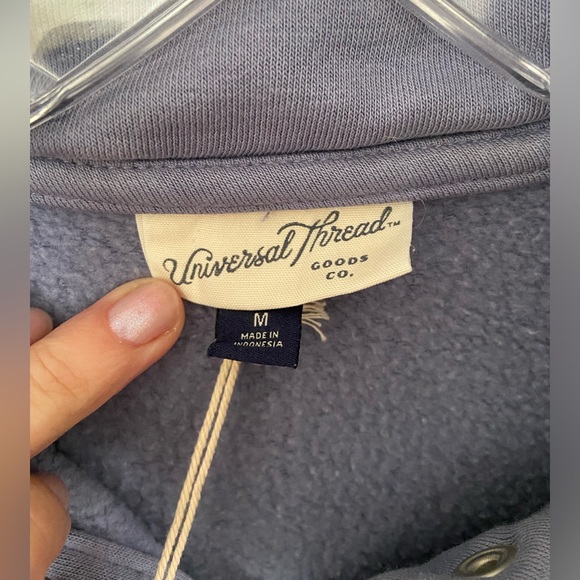 Universal Thread pullover- NWT - Picture 4 of 4